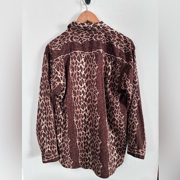 Brown 100% Polyester Leopard Print Button-Up Shirt Sz Medium - Picture 3 of 4